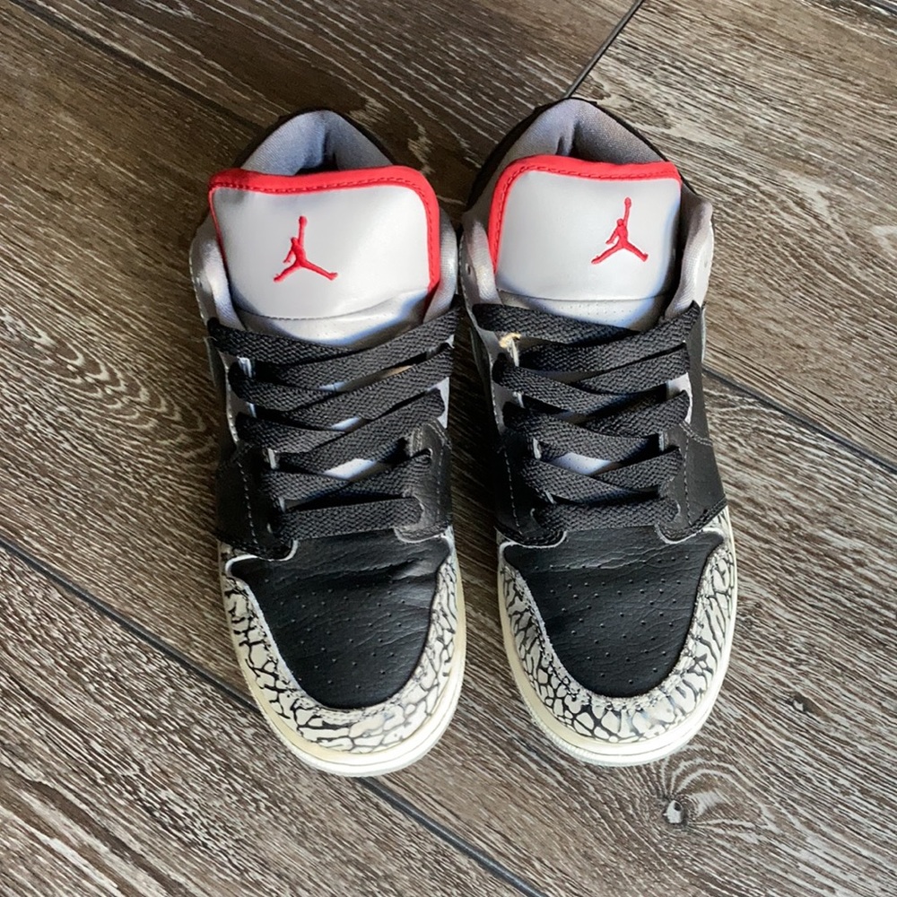 Air Jordan 1 Phat low black cement